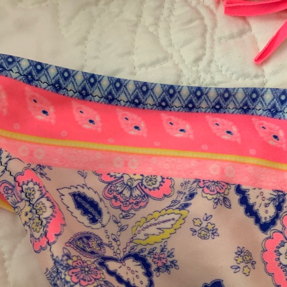 Bikini - Picture 2 of 5